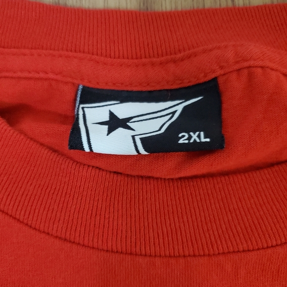 Famous Stars and Straps T-Shirt Men's XXL Red Blink 182 Gas Mask Graphic - Picture 3 of 8